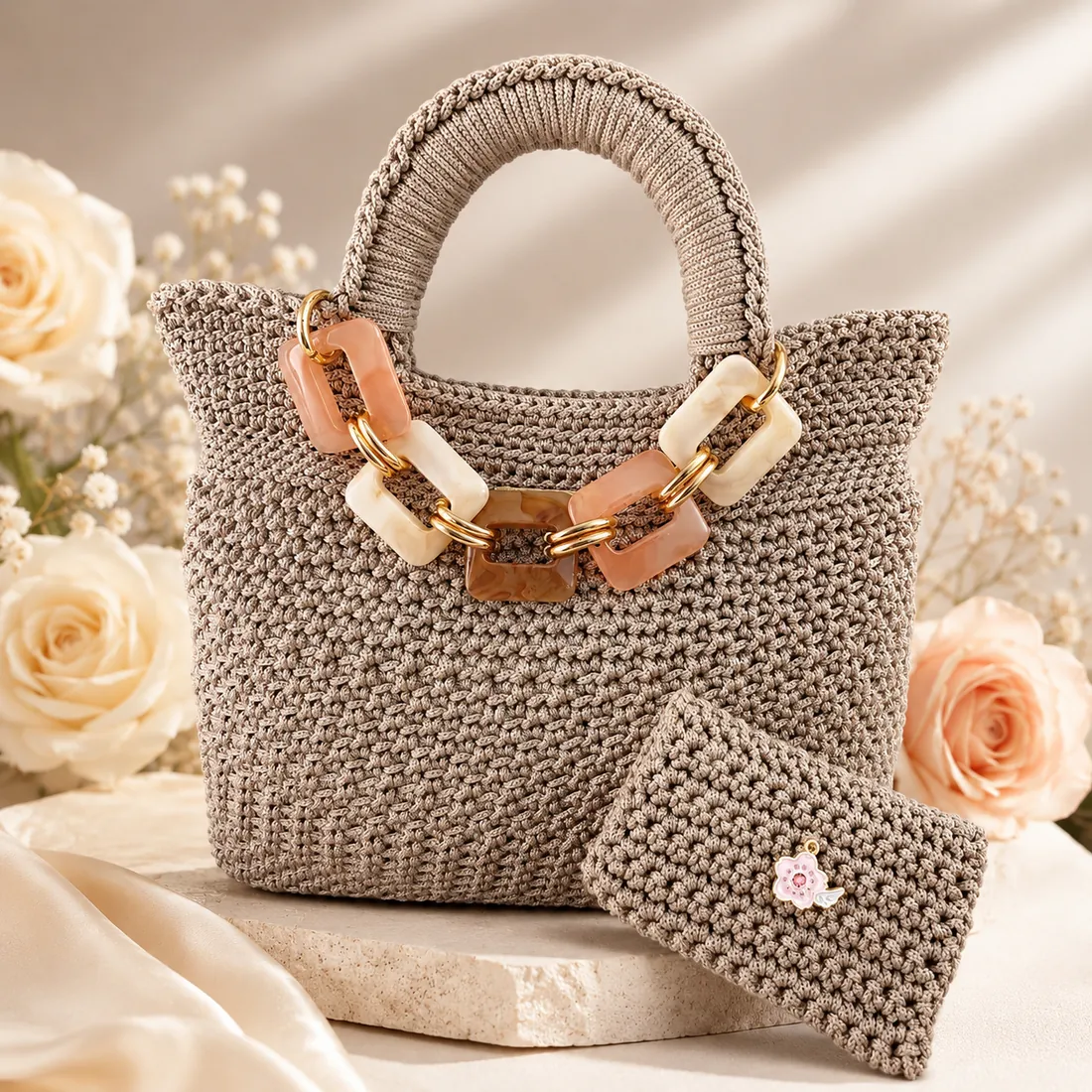 Tote in raffia crochet